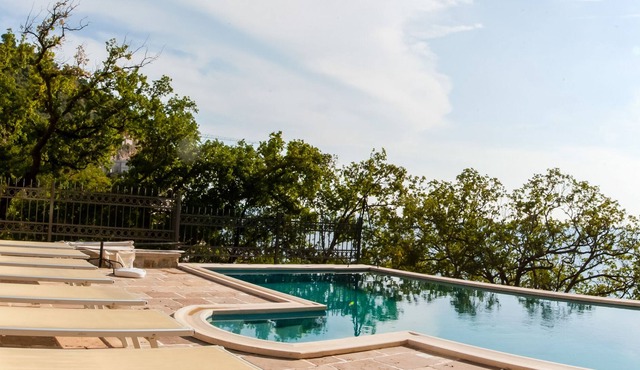 2bedroom Apt #2 w/shared pool @Pietra Mare Apts
