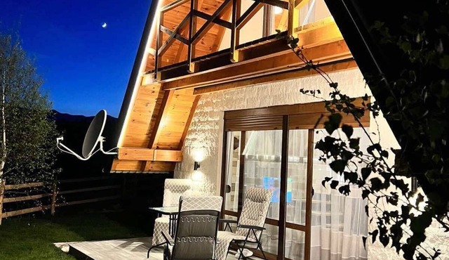 2BR Pinewood House in the Heart of Zabljak