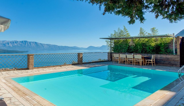3 bedroom/5 bathr Villa/private pool/breathtaking sea views/6mins from beach in Nikiana