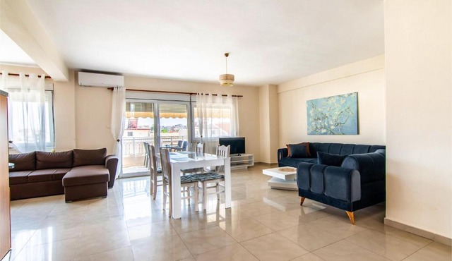 3 Bedroom Apartment, Easy Parking