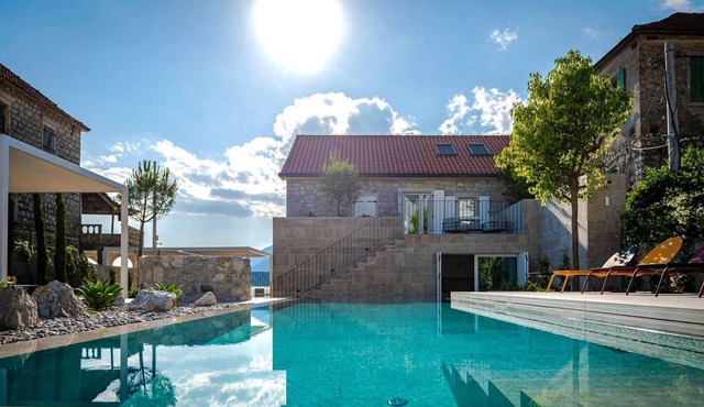 3 bedroom villa w/pvt pool, direct sea acess