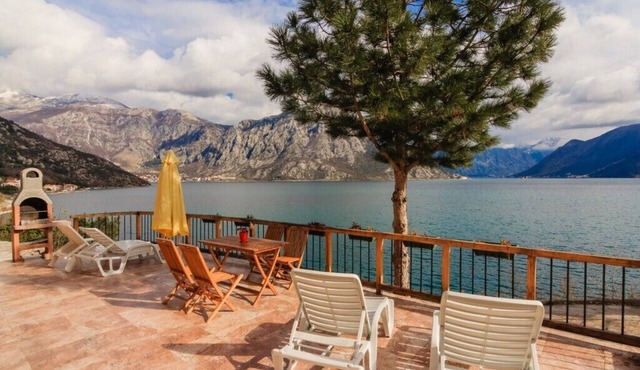 3 bedrooms seafront house with spectacular views