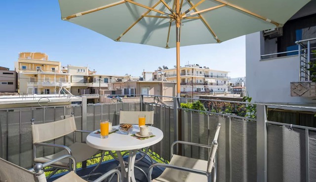 34m² studio — 90m from the beach in Chania —Self Check‑in, balcony, Fast WiFi in Chania