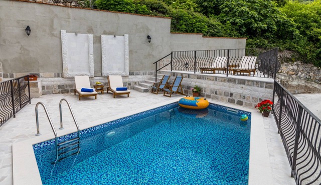 3BR Villa w Amazing Hilltop View on Budva Riviera