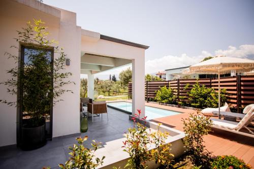4 Roses Pool Villas in Litochoro