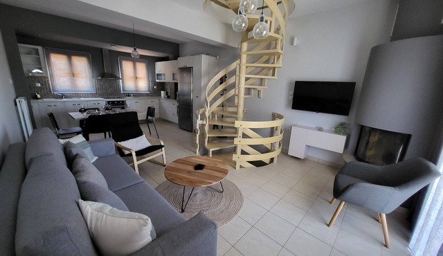 98 sq m holiday home near Athens airport and the beach in the area.