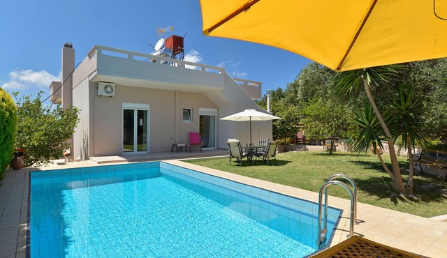 A 4 bedroom villa with private pool, 4km away from the beach in Platanias