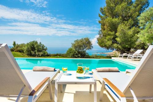 A&A Luxury Beach Villas in Nikiti