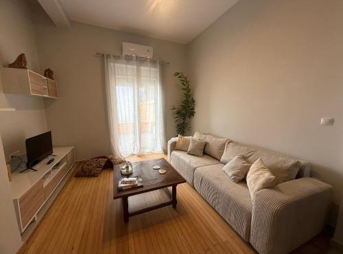 A bright flat with garden, a private urban oasis in Athens in Athens