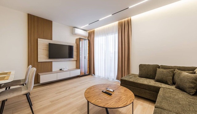 A&H Azure Apartaments | 1BR by PikHost