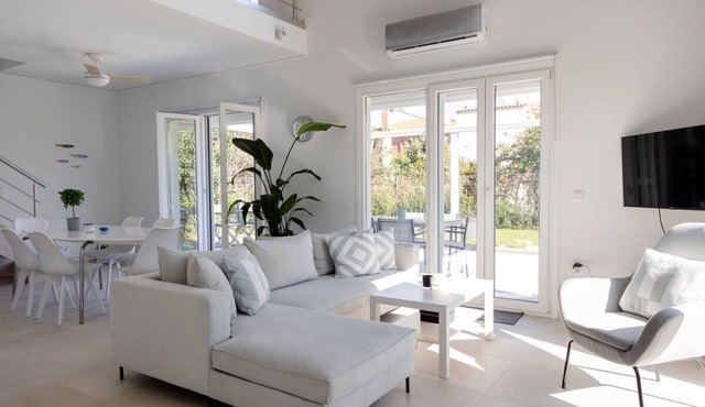 A Homes Greece - Beach Villa Retreat Athens