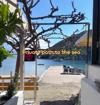 A&K Seafront Apartment 10m to Beach-Private Access,Tolo in Tolo