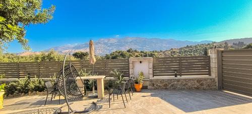 Achlades The Mountain Paradise Villas - Maisonette with pool and amazing view! in Aletrouvárion