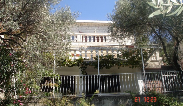 Adapted house in a Mediterranean style, children u. Pet friendly, very good nature
