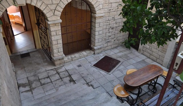 Adapted house in a Mediterranean style, children u. Pet friendly, very good nature