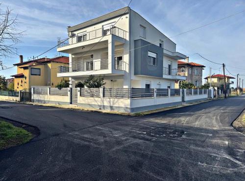 Adoniss Apartmentss 2