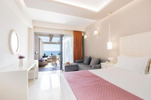 Agios Gordios Beach Resort in Corfu