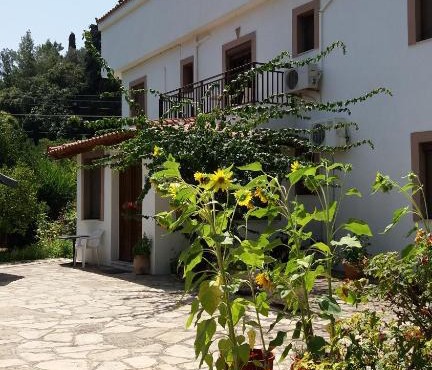 Alekos Rooms and Apartments