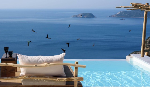 Aletri Swim Up Boutique Hotel