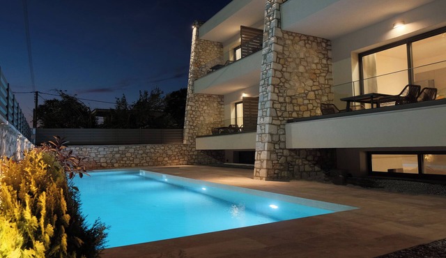 Almondo Suites | Premium Family Maisonette with Pool