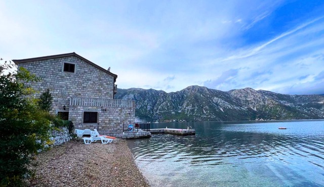 Amazing House Near Beach in Kostanjica