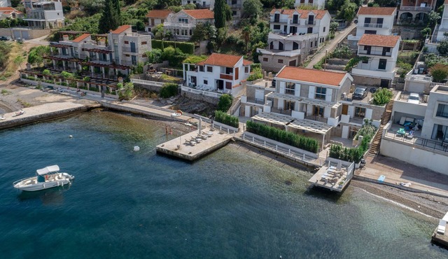 Amazing villa w/Private beach Steps from the Sea