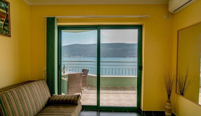 Amor Residence - One Bedroom Apartment with Terrace and Sea View (1) in Herceg Novi