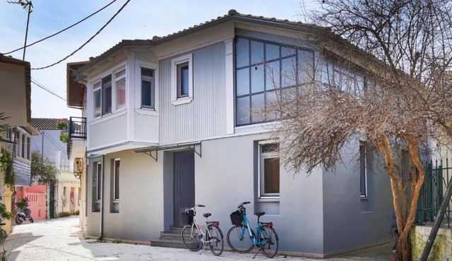 An artistic experience of staying in a luxurious house at the 'heart' of Lefkada