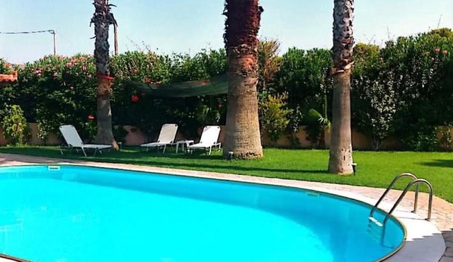 Anavissos pool appartment