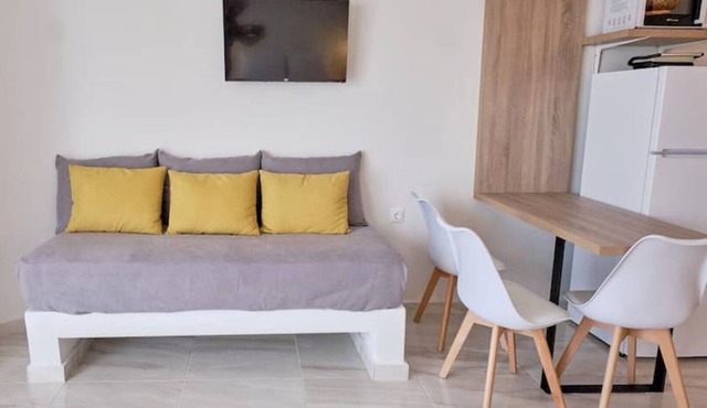Andromeda-Deluxe apt 50m from the beach, sea view in Heraklion