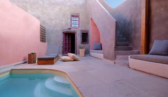 Andronikos Canaves in Oia