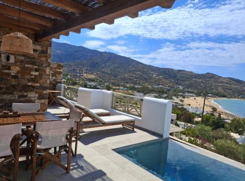 Anemone ΙΙ house w private pool 5 min from beach in Ios Chora