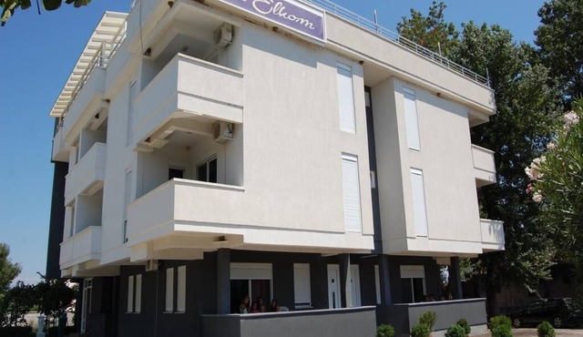 Apartment 7, yellow,500 m from "Grate Beach",for 5 People,Breakfast included