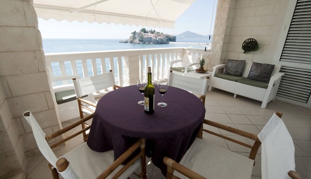 Apartment by the sea