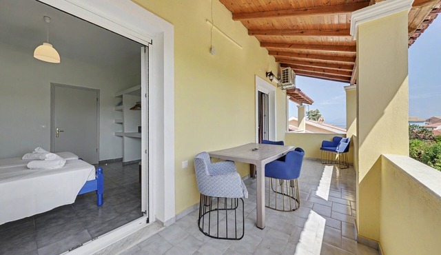 Apartment 'Deluxe Quadruple Room 1' with Mountain View, Wi-Fi and Air Conditioning in Acharavi