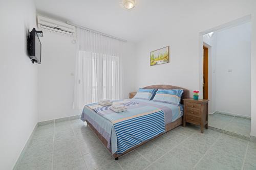 Apartment Dragicevic 2 with Garage