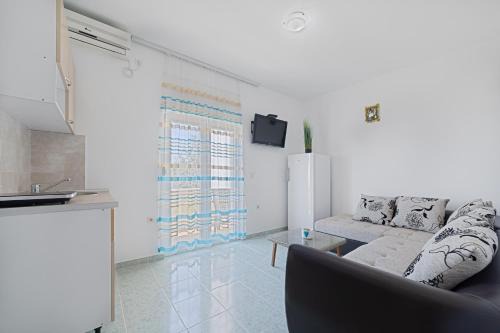 Apartment Dragicevic 3 with Garage