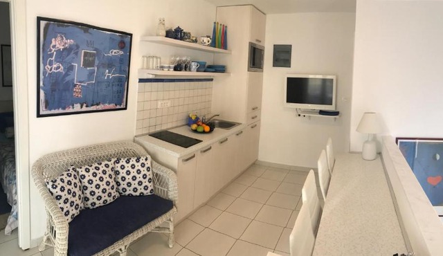 APARTMENT L.A.
