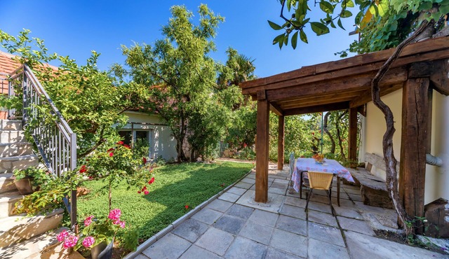 Apartment Magazini - Comfy Two Bedroom Apartment with Balcony
