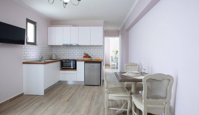 Apartment 'Master Suite' with Balcony and Air Conditioning in Nydri