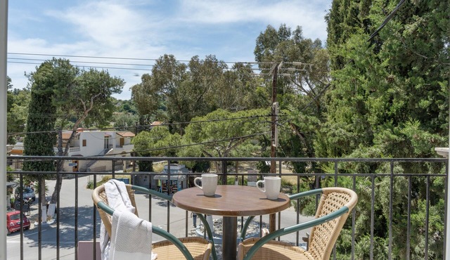 Apartment 'No 13' with Shared Pool, Wi-Fi and Air Conditioning