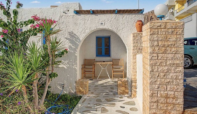 Apartment 'Pool Suite 6' with Shared Pool and Balcony in Αρκάσα