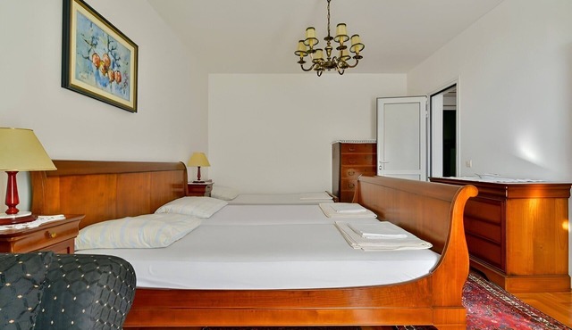 Apartment RuzicaCharming 1-bedroom apartment with Sveti Stefan