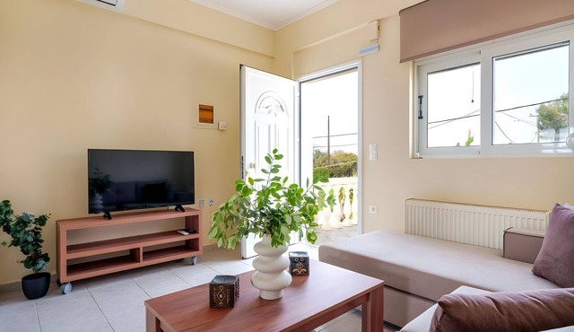 Apartment 'Solomos' with Sea View, Wi-Fi and Air Conditioning