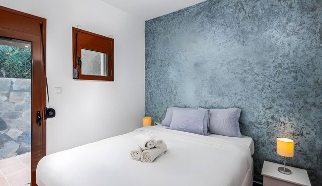 Apartment 'Standard No 2' with Mountain View, Wi-Fi and Air Conditioning