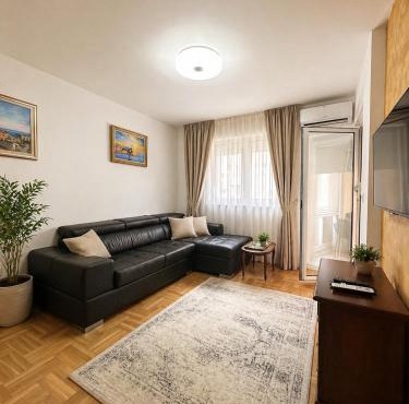 Apartment Teatro wirh garage space!