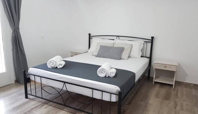 Apartment 'White Wave Studio 3' with Mountain View, Wi-Fi and Air Conditioning