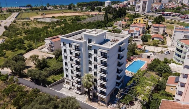 Apartment with pool, near the seaside, perfect for families with children