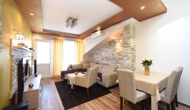 Apartment with roof terrace