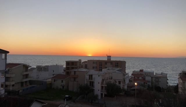 Apartment with sea view and 3-minute walk to the beach